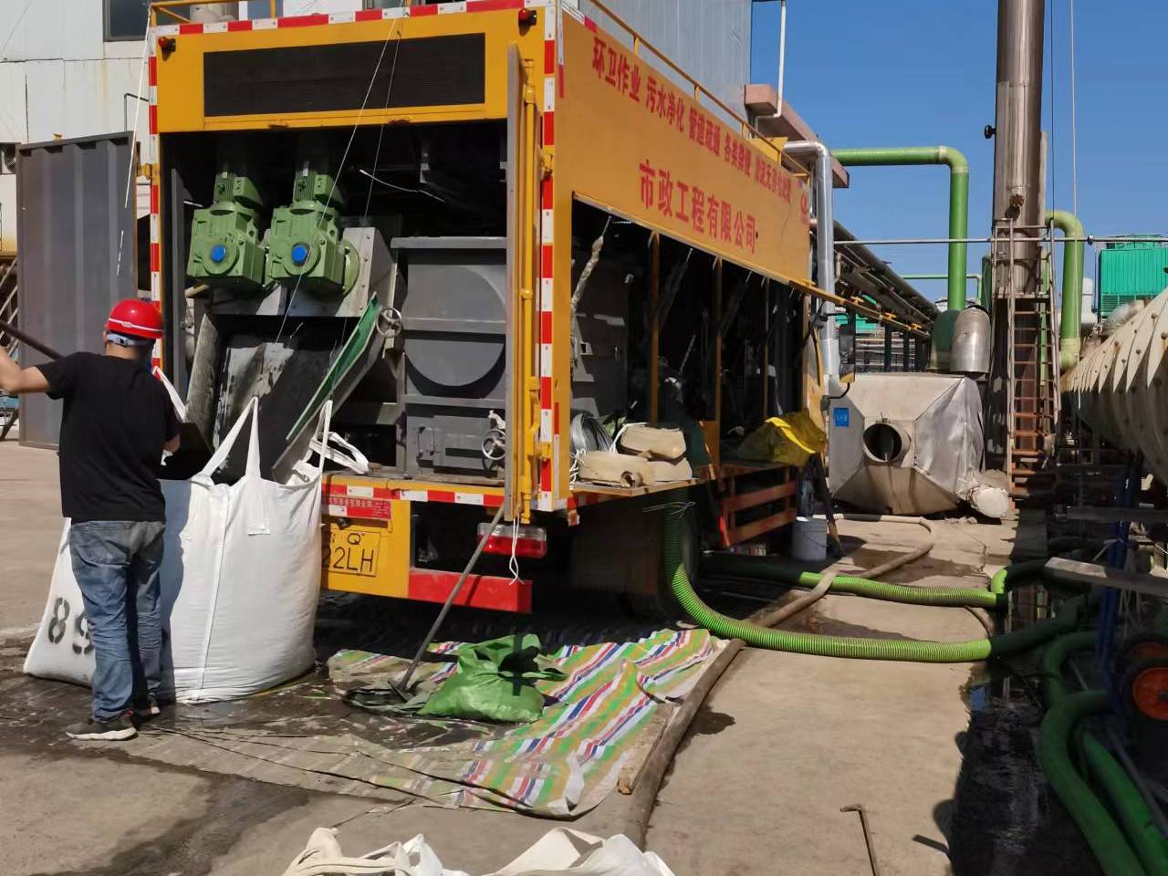 温江淤泥压干处理