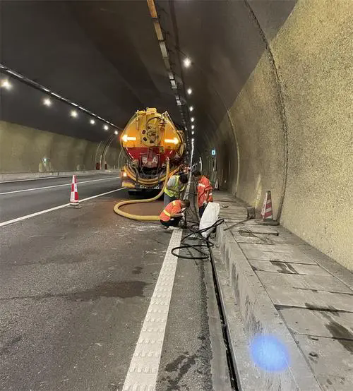 温江隧道排水渠清淤